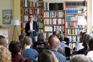 Buchh&auml;ndlerin und Lese- und Literaturp&auml;dagogin Ines Klisch, Inhaberin der Buchhandlung B&uuml;cherwurm, war schon mehrfach Ausrichterin von diesem Ausscheid. Foto: Thomas Kube