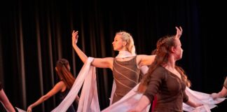 Der Tanzabend ist f&uuml;r das Kinder- und Jugendballett mit Zoe Karstens (m.) das Highlight des Jahres. Foto: Ronny Ristok