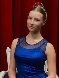 Zoe Karstens mag die Kost&uuml;me beim Ballett. Foto: PM