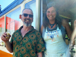 Clemens Voigt ist der Chef auf dem Campingplatz. Das Caf&eacute; betreibt Antje Krug. Foto: Gina Apitz