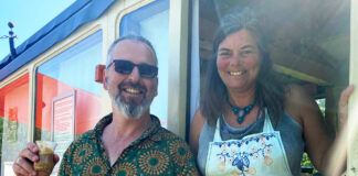 Clemens Voigt ist der Chef auf dem Campingplatz. Das Caf&eacute; betreibt Antje Krug. Foto: Gina Apitz