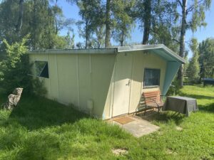 Die alten DDR-Bungalows wurden saniert und heute wieder vermietet. Foto: Gina Apitz