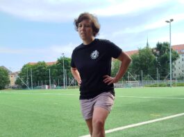 Ehrenamtlich f&uuml;r die Bambini-Fu&szlig;ballerinnen vom Roten Stern Leipzig am Ball: Daf&uuml;r erhielt Luise Popp jetzt den 6000. Leipziger EhrenamtsPass. Foto: Freiwilligen-Agentur Leipzig