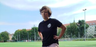 Ehrenamtlich f&uuml;r die Bambini-Fu&szlig;ballerinnen vom Roten Stern Leipzig am Ball: Daf&uuml;r erhielt Luise Popp jetzt den 6000. Leipziger EhrenamtsPass. Foto: Freiwilligen-Agentur Leipzig
