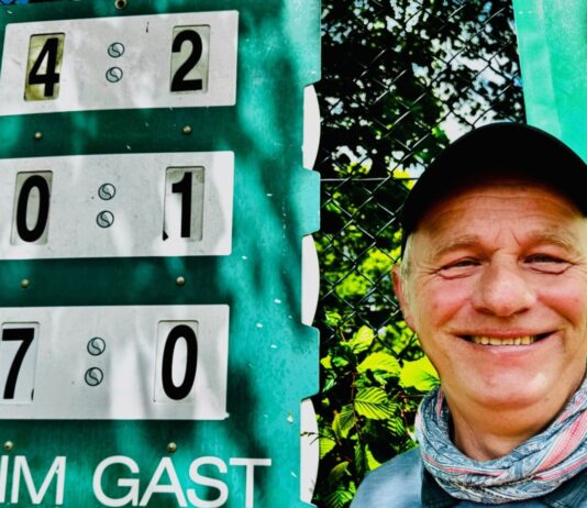 Dieter K&uuml;hn spricht &uuml;ber seine Definition von Gl&uuml;ck, sein Leben mit Lok Leipzig und die Freude an der Gartenarbeit. Foto: Lars Preu&szlig;er