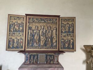 In der Festtagsansicht leuchten Apostel und Heilige in Gold &ndash;eine Nachbildung des Originals aus der Stiftskirche Wechselburg. Foto: Nannette Hoffmann 