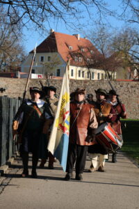 Seit 30 Jahren sind die Landsknechte Delitzsch ein wesentlicher Bestandteil des historischen Stadtfestprogramms.Foto: Landsknechte Delitzsch e.V