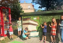 Lesestoff aus der Telefonzelle und ein Trafoh&auml;uschen im B&uuml;cherlook: Projekte des B&uuml;rgervereins Kletzen, an denen auch Kinder mitwirken. Foto: B&uuml;rgerverein Kletzen