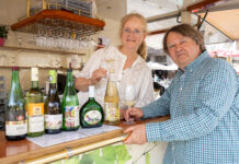 Beim Weinfest sind Anfang Juli wieder zahlreiche Winzer mit ihren Tropfen zugegen &ndash; auch viele aus Sachsen und dem Saale-Unstrut- Gebiet. Foto: Christian Modla