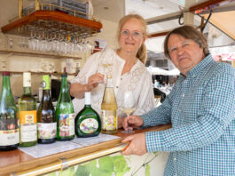 Beim Weinfest sind Anfang Juli wieder zahlreiche Winzer mit ihren Tropfen zugegen &ndash; auch viele aus Sachsen und dem Saale-Unstrut- Gebiet. Foto: Christian Modla