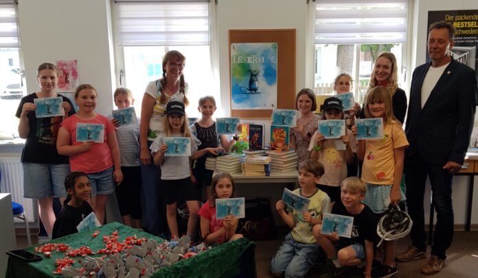 Beim offiziellen Startschuss des Freizeit-Leseprojekt „Ich bin eine Leseratte“ in der Gemeinde-Bibliothek Langenleuba-Niederhain war ordentlich was los. Foto: Anja Saager Beim offiziellen Startschuss des Freizeit-Leseprojekt „Ich bin eine Leseratte“ in der Gemeinde-Bibliothek Langenleuba-Niederhain war ordentlich was los. Foto: Anja Saager