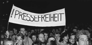 Demonstranten auf der Montagsdemo am 16. Oktober 1989 in Leipzig. Foto: Armin K&uuml;hne