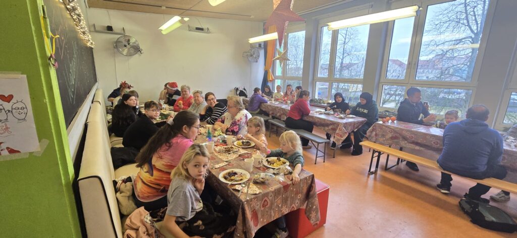 Die Suppen-Samstage sind ein beliebter Treffpunkt. Hier kommen Jung und Alt zusammen und verbringen die Mittagszeit in gem&uuml;tlicher Atmosph&auml;re und bei netten Gespr&auml;chen. Foto: privat