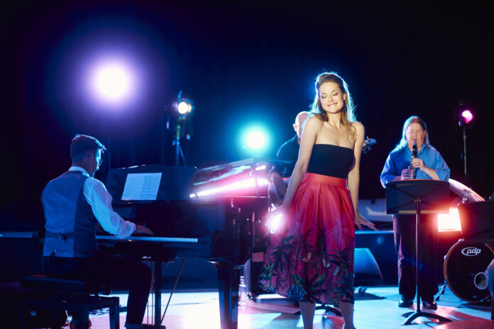 Die 2023 in Leipzig gegr&uuml;ndete Band DRAGONflies ist ein au&szlig;ergew&ouml;hnliches Ensemble aus sechs Jazzmusikern und einer Operns&auml;ngerin. Foto: Hagen Wolf