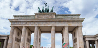 Kommt die Tour de France 2029 nach Mitteldeutschland? Fototermin zur Übergabe der Bewerbungsunterlagen: Gemeinsam haben sich der Verein German Cyc- ling sowie die Länder Berlin, Sachsen, Sachsen-Anhalt und Thüringen für den Auftakt der Tour de France 2029 beworben. Foto: Patrick Tichy