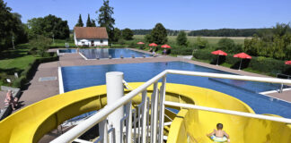 Das Muldentalbad in Grimma bietet neben Sport-, Spa&szlig;- und Kinderbecken auch eine 30 Meter lange Rutsche. Schwimmen, Baden, Sonnen oder einfach nur Genie&szlig;en: Hier ist f&uuml;r jeden etwas dabei. Foto: Thomas Kube