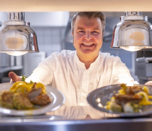Einfach lecker: Workshops, Verkostungen oder Kochevents wie hier, wenn im Reussischen Hof in Schm&ouml;lln wieder Gerichte mit Safran serviert werden, laden Interessierte ein. Fotos: Carsten Schenker