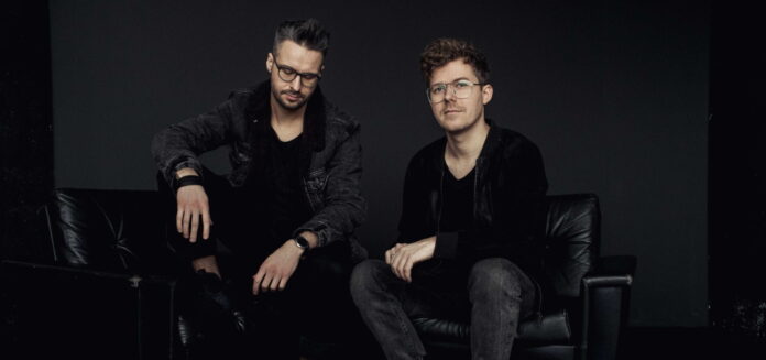 Antonio Lucaciu (l.) und Sascha Stiehler sind fast das ganze Jahr mit dem Duo auf Tour. Foto: promo