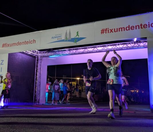 Mehr als 800 L&auml;uferinnen und L&auml;ufer waren beim 5. Nachtlauf in Altenburg am Start. Foto: PM