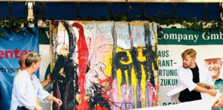 Wurzen bekommt eine Kunstschenkung für den Bahnhof Der Wurzener Künstler Esteban Velázquez von Wilhelm hat im Bahnhof der Stadt den ersten Teil von insgesamt 14 monumentalen Gemälden enthüllt. Foto: Danilo Pockrandt