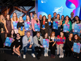 Sie hatten in der LVZ-Kuppel allen Grund zum Feiern: Die Gewinnerinnen und Gewinner vom Leipziger Marketingpreis. Foto: Anika Dollmeyer