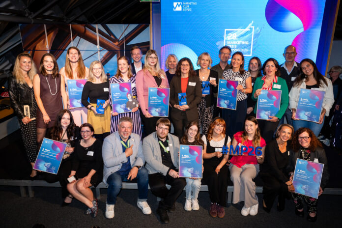 Sie hatten in der LVZ-Kuppel allen Grund zum Feiern: Die Gewinnerinnen und Gewinner vom Leipziger Marketingpreis. Foto: Anika Dollmeyer Sie hatten in der LVZ-Kuppel allen Grund zum Feiern: Die Gewinnerinnen und Gewinner vom Leipziger Marketingpreis. Foto: Anika Dollmeyer