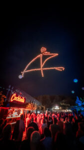 Bei der Magischen Drohnenshow wurden Motive der "Alten Ziegelei" in den Himmel "gemalt". Foto: PM