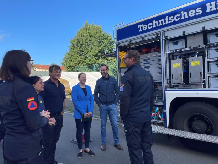 Erhielten einen Einblick in die Arbeit des Technischen Hilfswerks (THW) in Eilenburg: Staatsminister Sebastian Gemkow und Landtagsabgeordnete Tina Trompter. Foto: privat Erhielten einen Einblick in die Arbeit des Technischen Hilfswerks (THW) in Eilenburg: Staatsminister Sebastian Gemkow und Landtagsabgeordnete Tina Trompter. Foto: privat