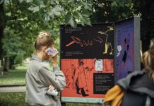 Die Ausstellung auf dem Platz des Friedens in B&ouml;hlen zeigt das Schicksal Tausender Zwangsarbeiter. Foto: Alexander Graeff