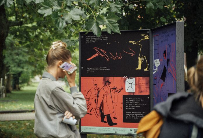Die Ausstellung auf dem Platz des Friedens in B&ouml;hlen zeigt das Schicksal Tausender Zwangsarbeiter. Foto: Alexander Graeff