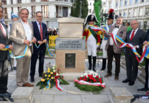 Auch dies war ein Termin bei der Er&ouml;ffnung des letzten Teilst&uuml;cks vom ans Tageslicht geholten Elster- m&uuml;hlgraben: Das sanierte Poniatowski-Denkmal wurde wieder aufgestellt und zwar als Hingucker auf der neuen Uferpromenade. Foto: Andr&eacute; Kempner