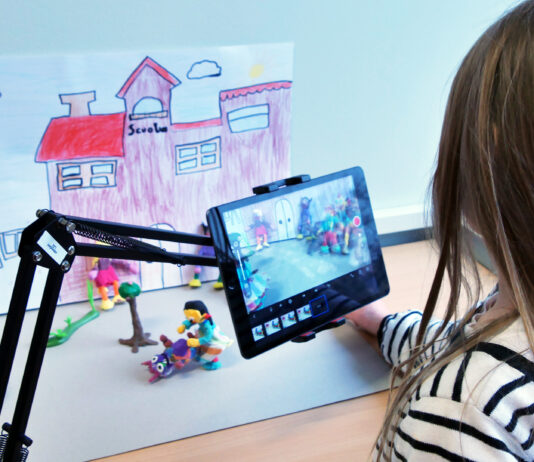 Die Kinder und Organisatoren der Trickfilmwerkstatt der forum-thomanum-Grundschule hoffen auf Stimmen: Sie wollen einen Preis abr&auml;umen! Foto: Forum thomanum