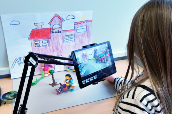 Die Kinder und Organisatoren der Trickfilmwerkstatt der forum-thomanum-Grundschule hoffen auf Stimmen: Sie wollen einen Preis abräumen! Foto: Forum thomanum Die Kinder und Organisatoren der Trickfilmwerkstatt der forum-thomanum-Grundschule hoffen auf Stimmen: Sie wollen einen Preis abräumen! Foto: Forum thomanum