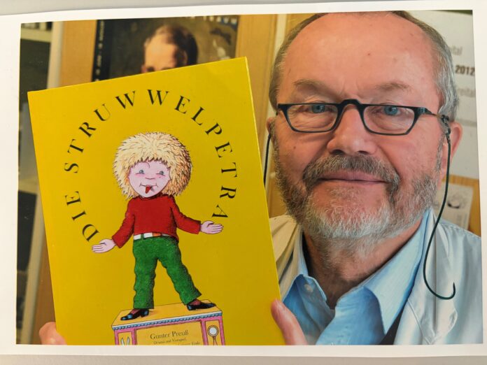 Insgesamt 415 Bücher hat Egbert Herfurth mit seinen Illustrationen versehen - darunter sind viele Dauerbrenner . Foto: Waltraud Grubitzsch Insgesamt 415 Bücher hat Egbert Herfurth mit seinen Illustrationen versehen - darunter sind viele Dauerbrenner . Foto: Waltraud Grubitzsch