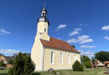 Schatullkirche Spröda: Studierende restaurieren historische Wandmalereien Kirche Spröda