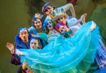 Es ist wieder &bdquo;Cabaret&ldquo;-Zeit im D&ouml;blener Theater. Foto: D. M&uuml;ller