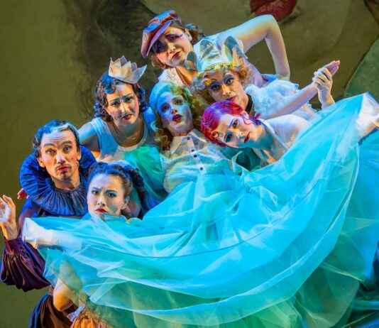 Es ist wieder &bdquo;Cabaret&ldquo;-Zeit im D&ouml;blener Theater. Foto: D. M&uuml;ller