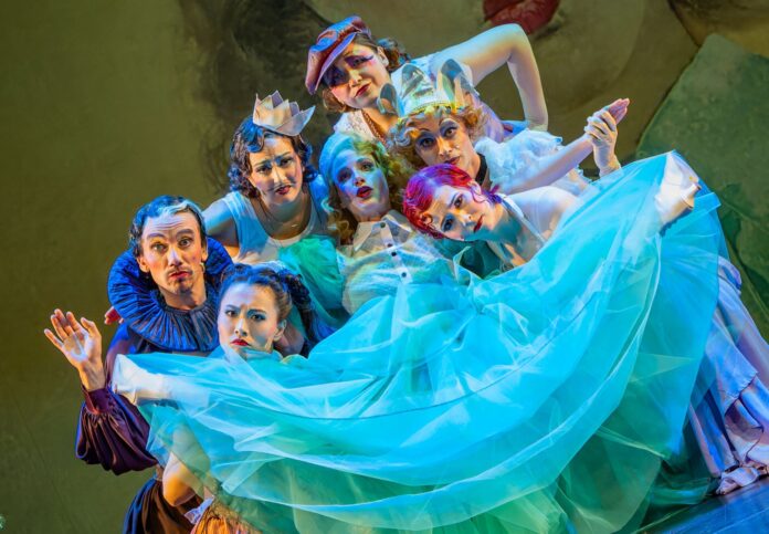 Es ist wieder &bdquo;Cabaret&ldquo;-Zeit im D&ouml;blener Theater. Foto: D. M&uuml;ller