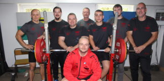 Bad Lausick krönt sich zum sächsischen Bankdrück-König Teamfoto Bankdrücken