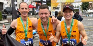 So sehen Sieger aus: Stephan Amberg hatte bei der Europameisterschaft mit seinen Teamkollegen Marcel Job (l.) und Sebastian Seyfarth allen Grund zum Jubeln. Foto: privat