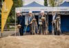 Leipzig startet Pilotprojekt für Solar-Carports Der erste Spatenstich für eine große PV-Carport-Anlage erfolgte dieser Tage an der Neuen Messe - mit dabei sind Thomas Dienberg, Heiko Rosenthal, Sebastian Scheel und Dr. Maik Piehler (v.l.). Foto: L-Gruppe