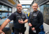 LVB rüsten Kontrolleure testweise mit Bodycams aus Zum Mobilitätstag stellen die Leipziger Verkehrsbetriebe (LVB) das neue System mit Bodycam vor, mit denen Kollegen im Prüfdienst ausgestattet wurden. Sie kommen ab sofort bei Kontrollen in Bus und Straßenbahn zum Einsatz. Foto: Christian Modla